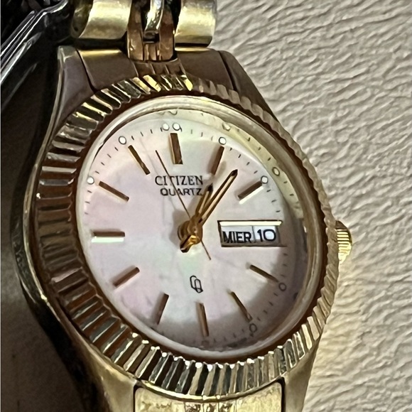 Citizen Vintage Quartz Mother of Pearl Day Date Women\'s Watch main image 5